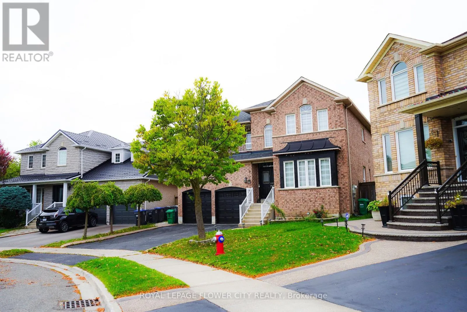 32 COURTSFIELD CRESCENT