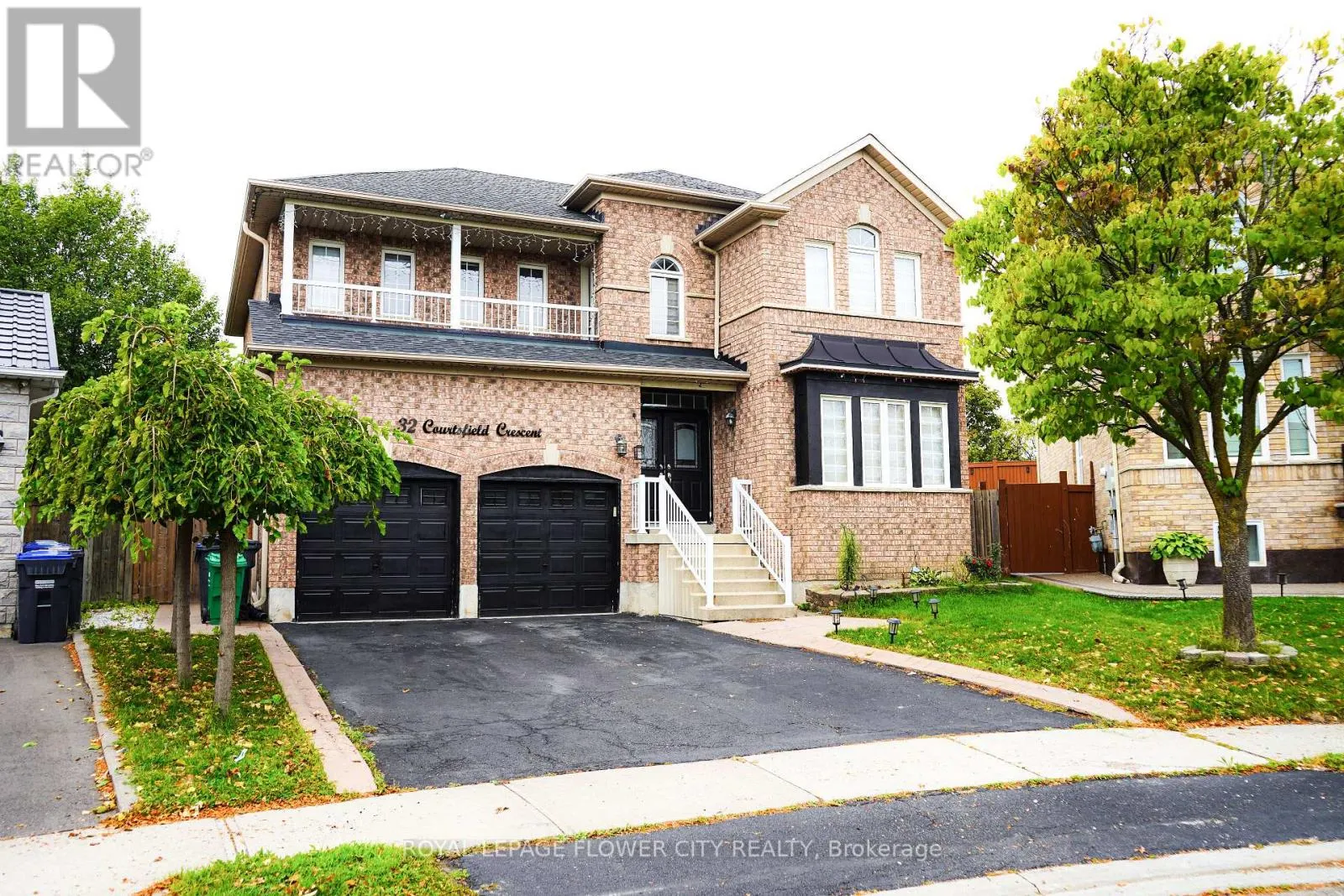 32 COURTSFIELD CRESCENT