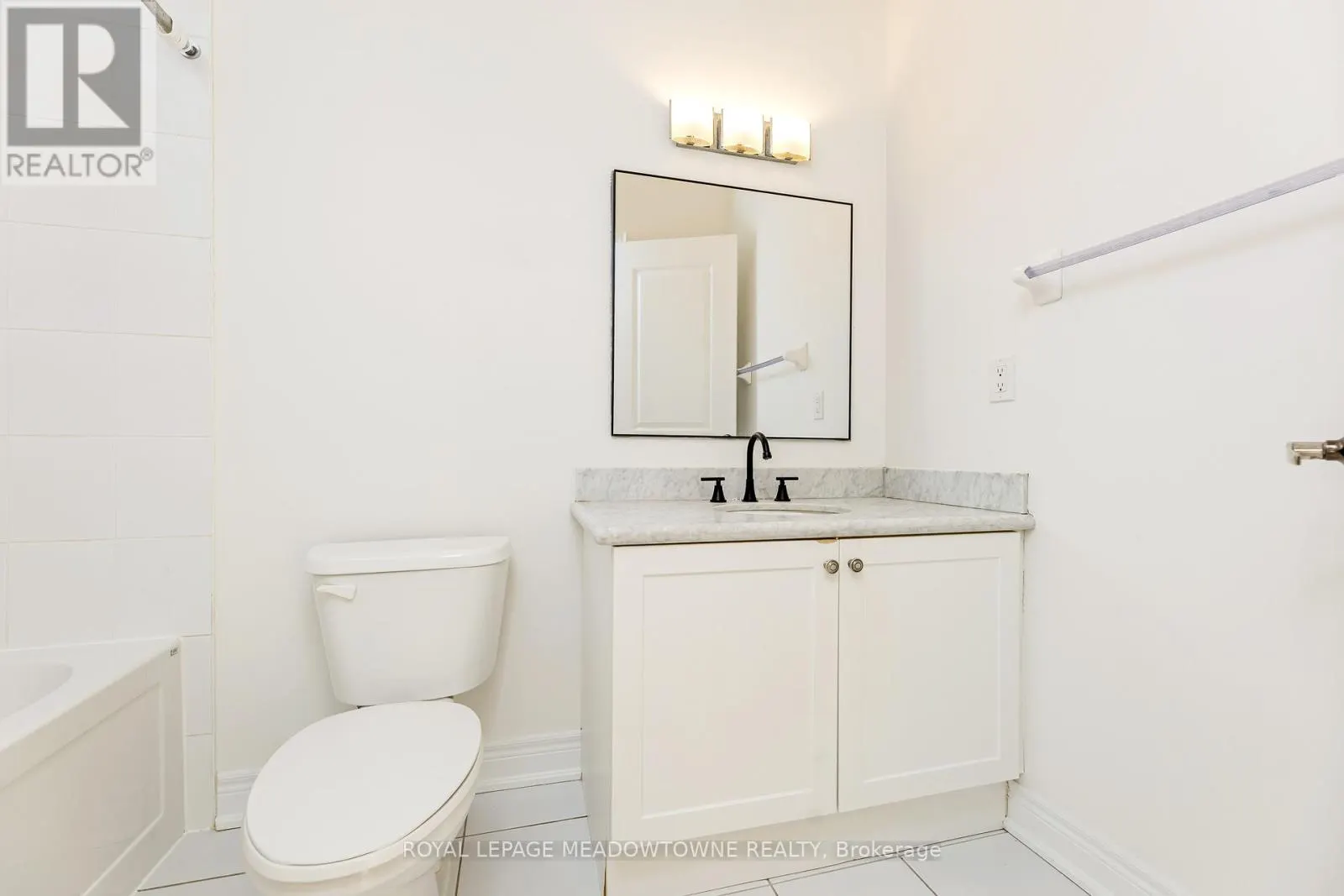 UPPER - 9105 DERRY ROAD W