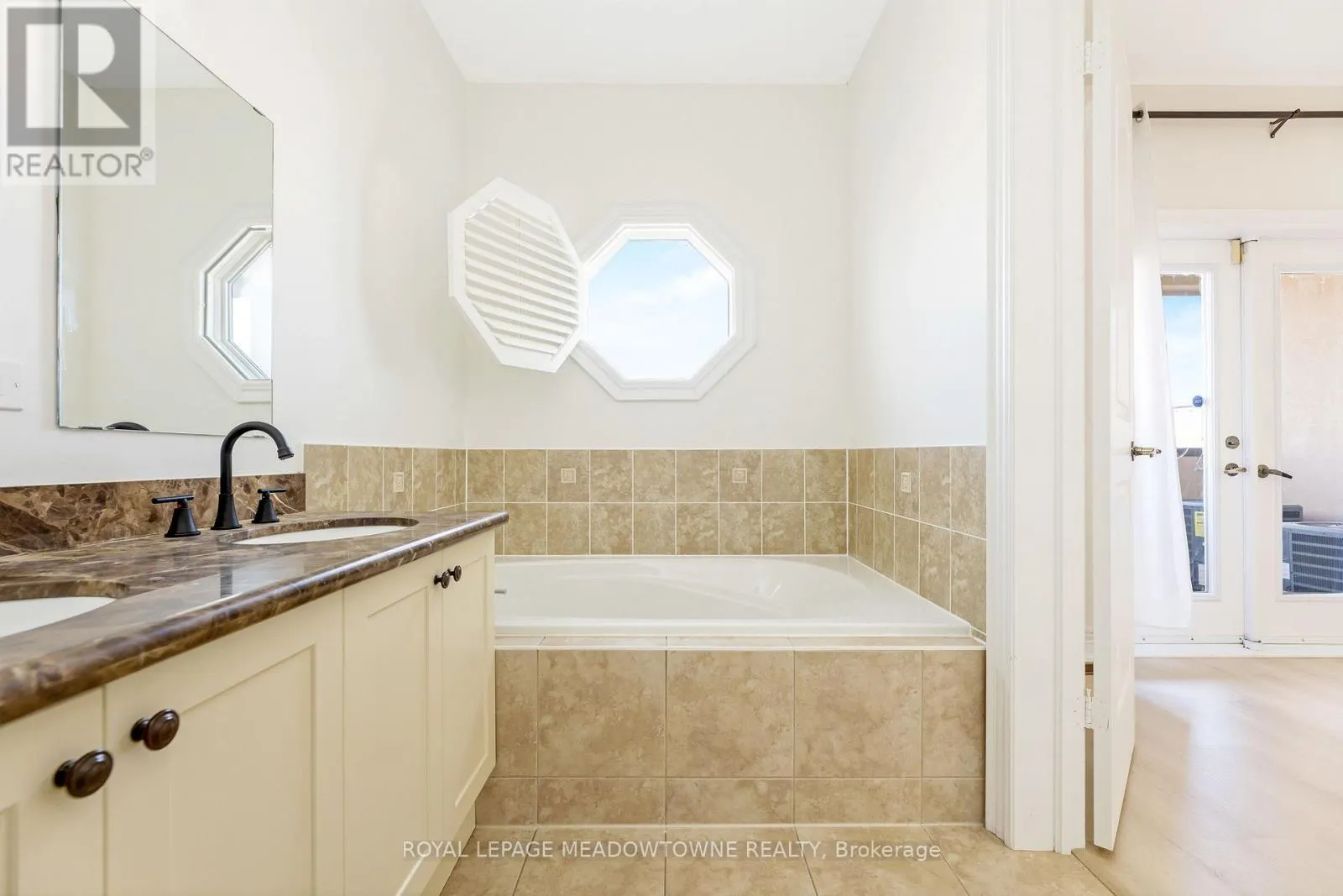 UPPER - 9105 DERRY ROAD W