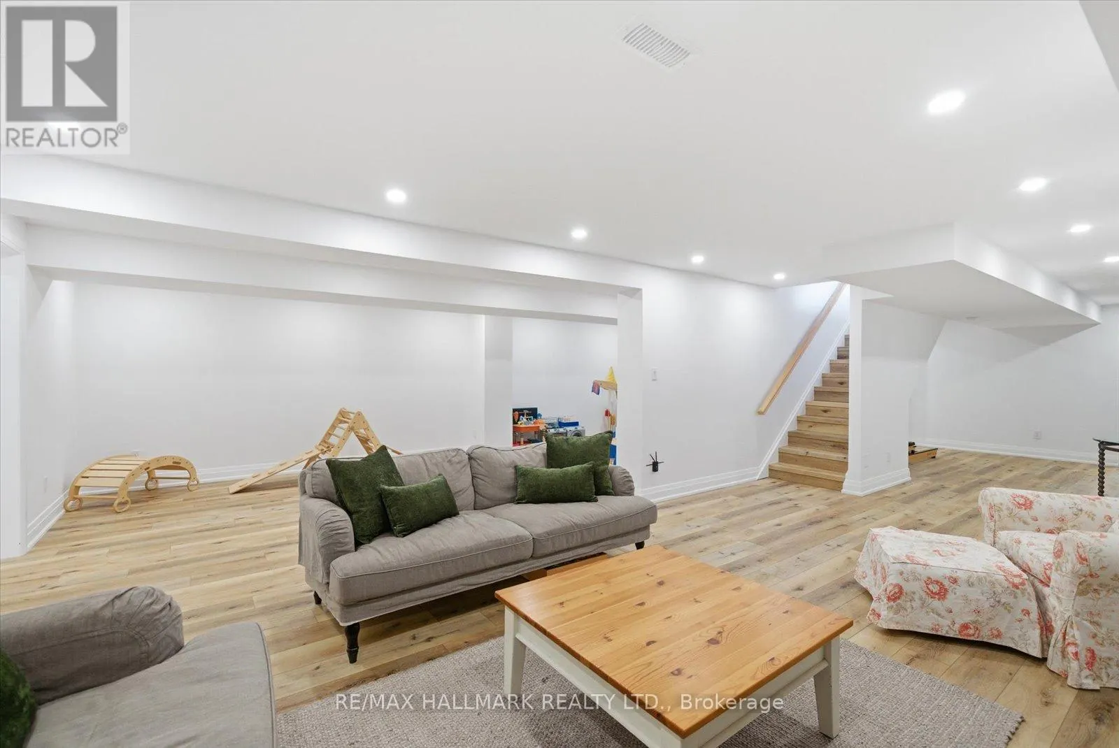 12 GLENN COURT