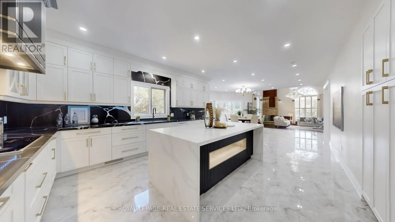 2416 MISSISSAUGA ROAD