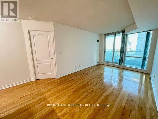 1104 - 1 ELM DRIVE W