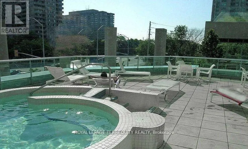 1104 - 1 ELM DRIVE W