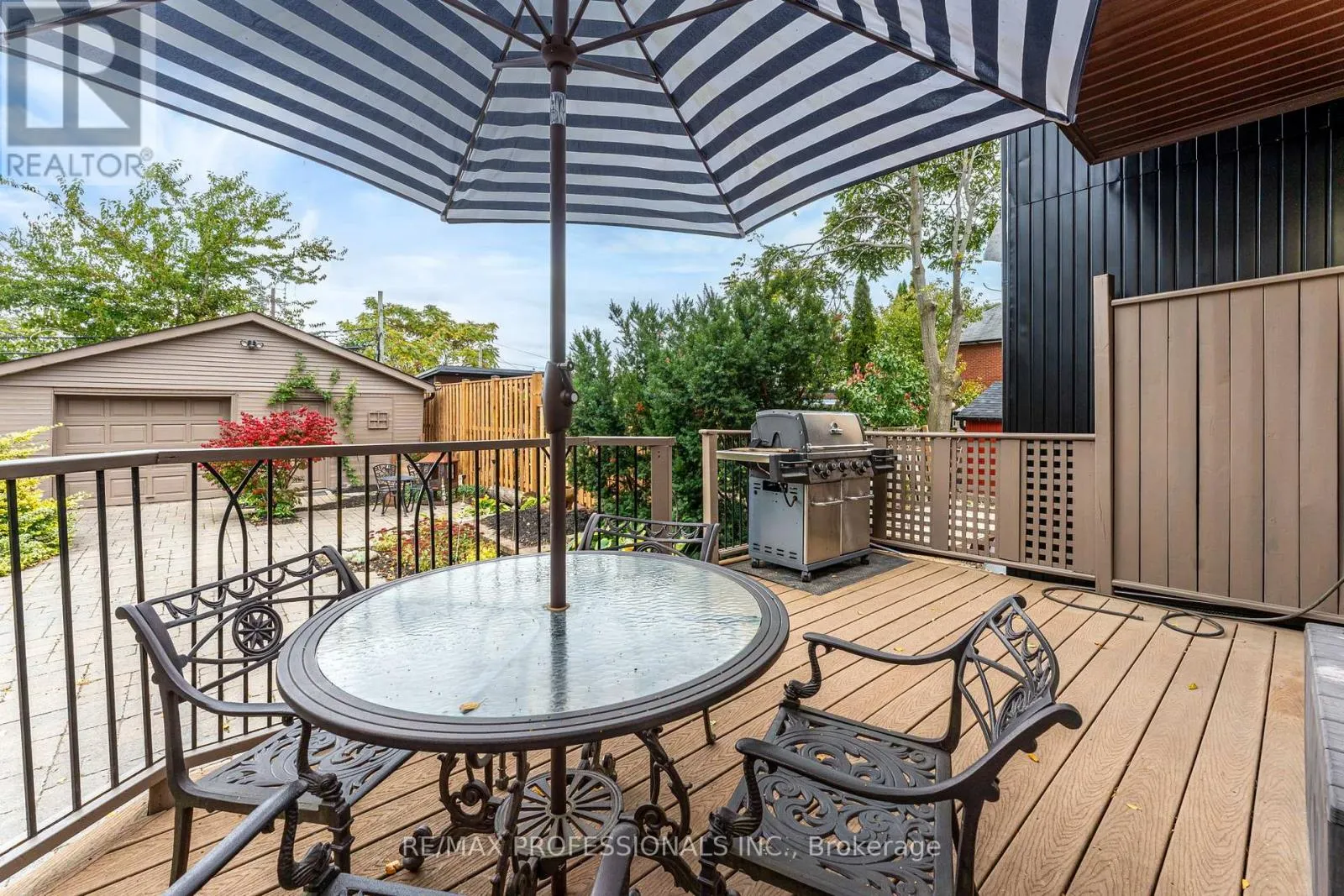 37 LAVINIA AVENUE
