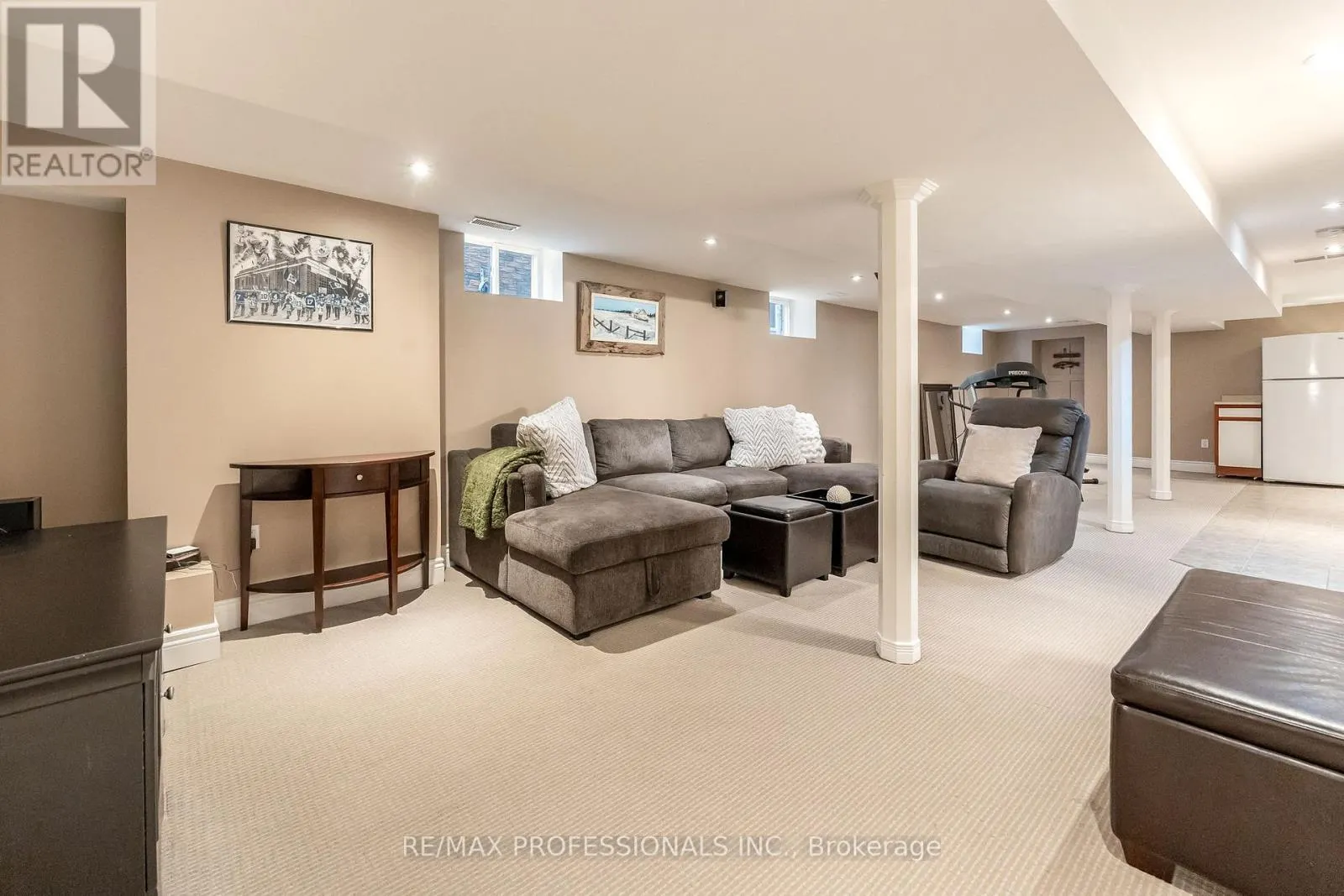 37 LAVINIA AVENUE