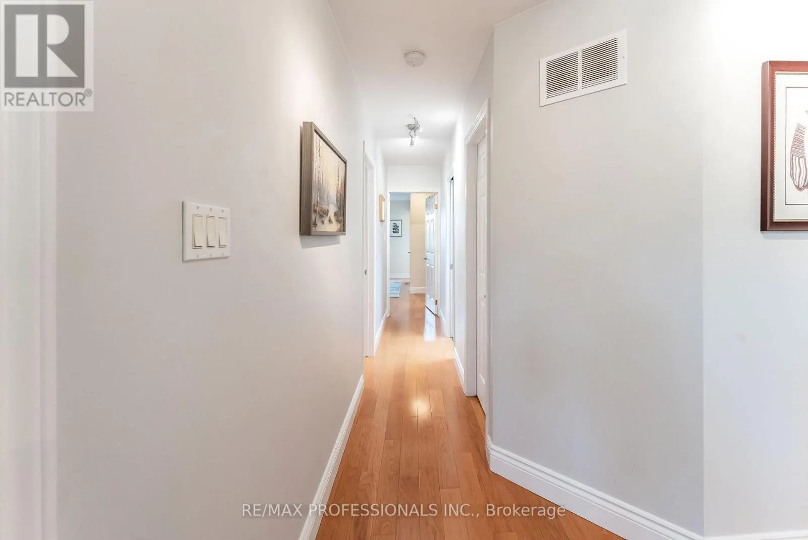 37 LAVINIA AVENUE