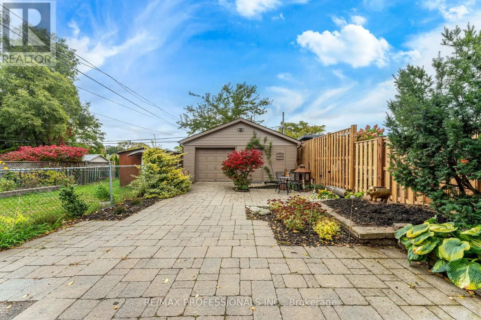 37 LAVINIA AVENUE