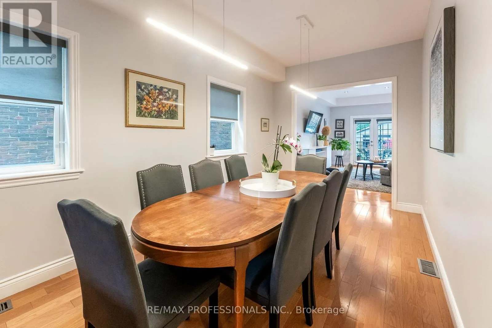 37 LAVINIA AVENUE