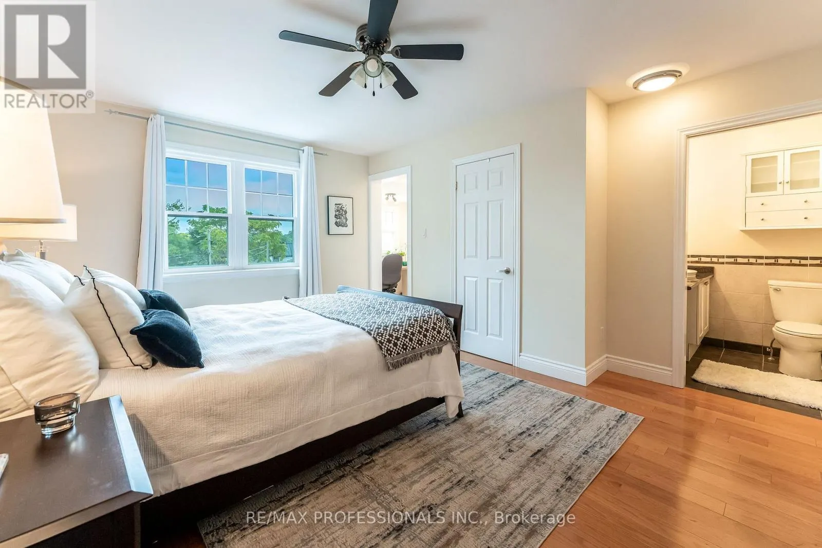 37 LAVINIA AVENUE