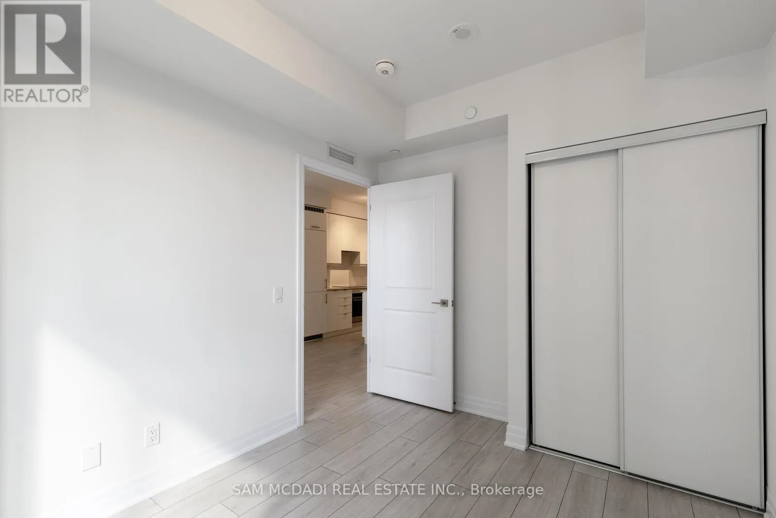 1509 - 30 ELM DRIVE