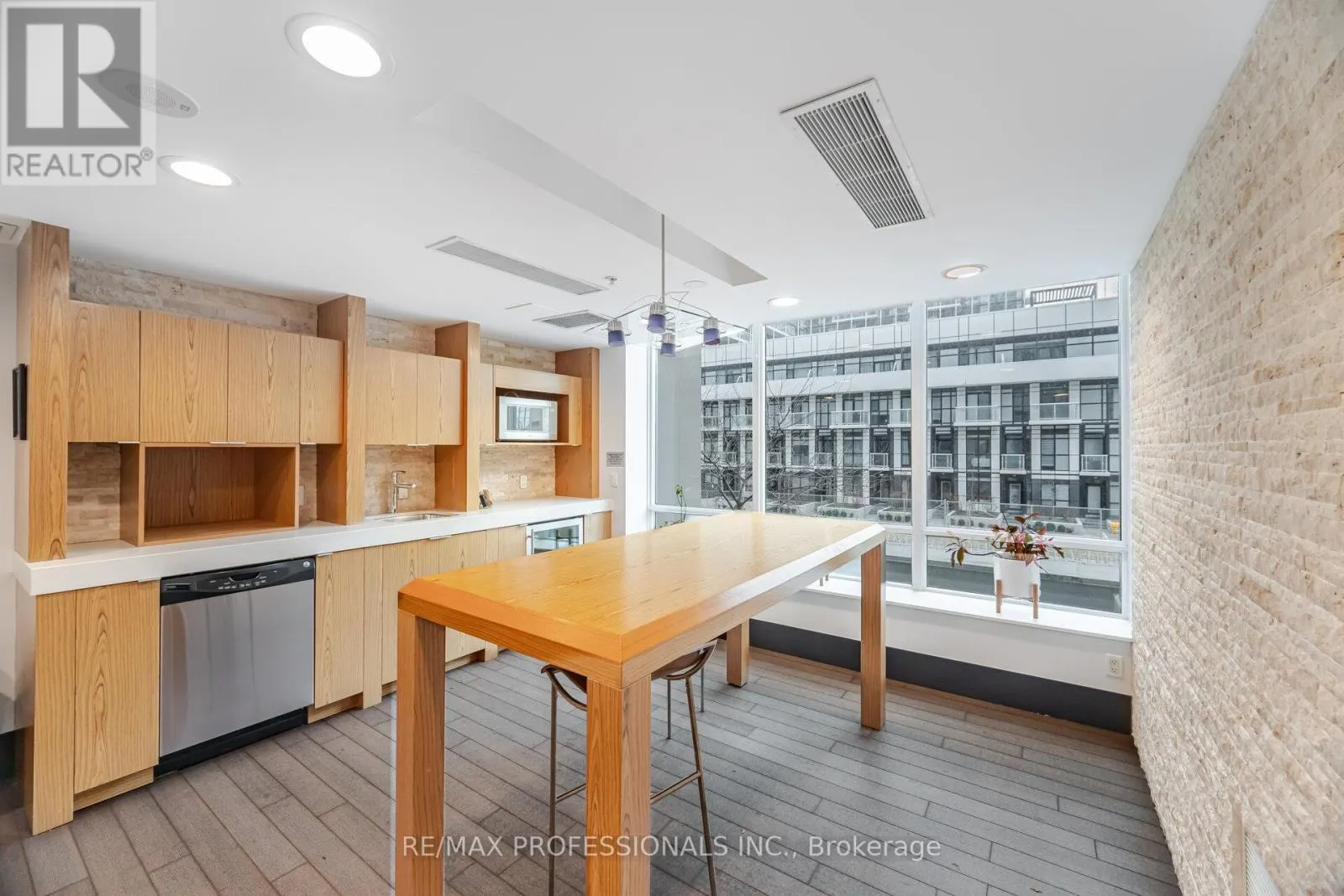 2302 - 155 LEGION ROAD N