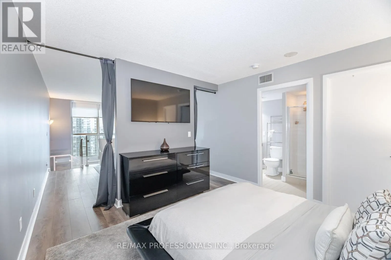 2302 - 155 LEGION ROAD N