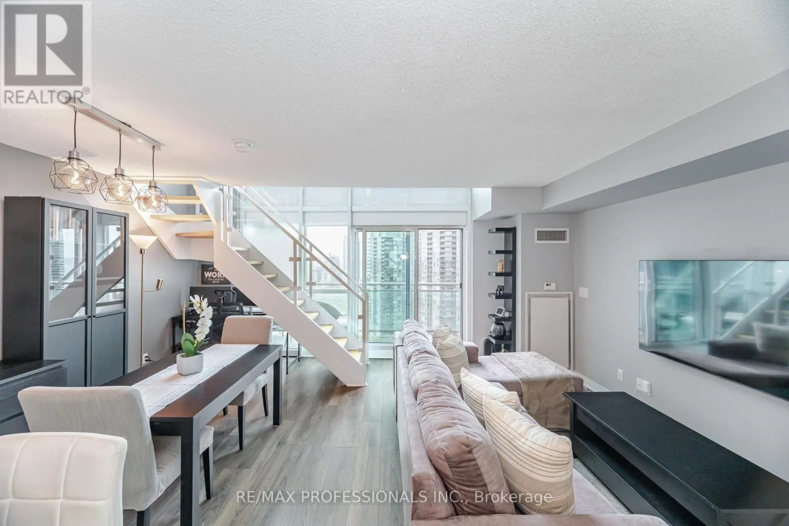 2302 - 155 LEGION ROAD N