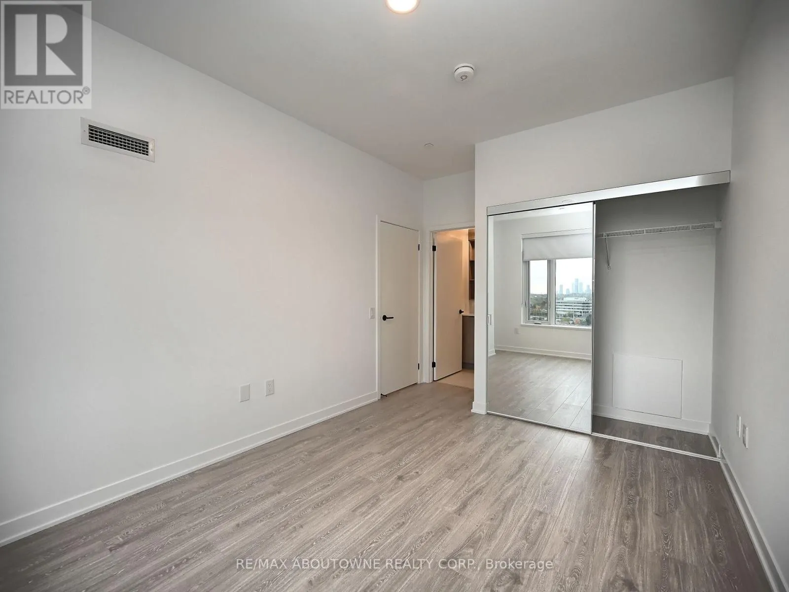 704 - 1495 EGLINTON AVENUE W