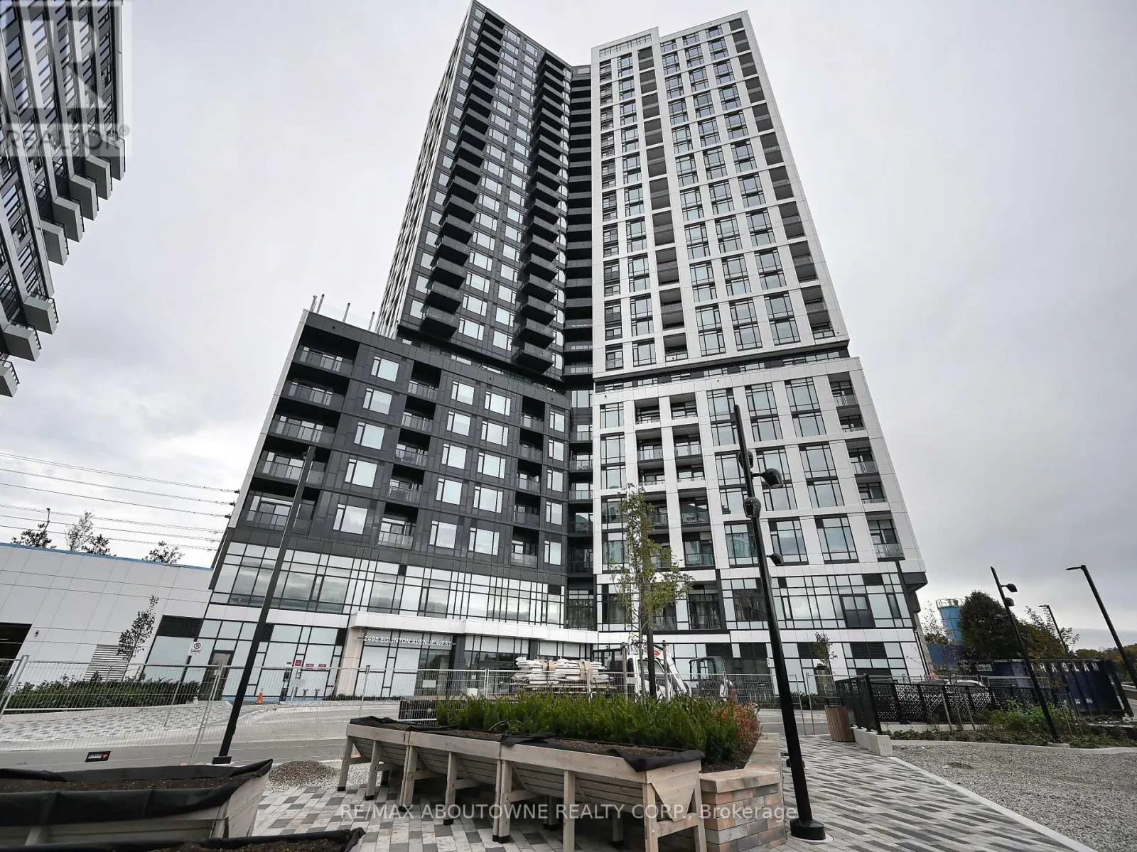 704 - 1495 EGLINTON AVENUE W