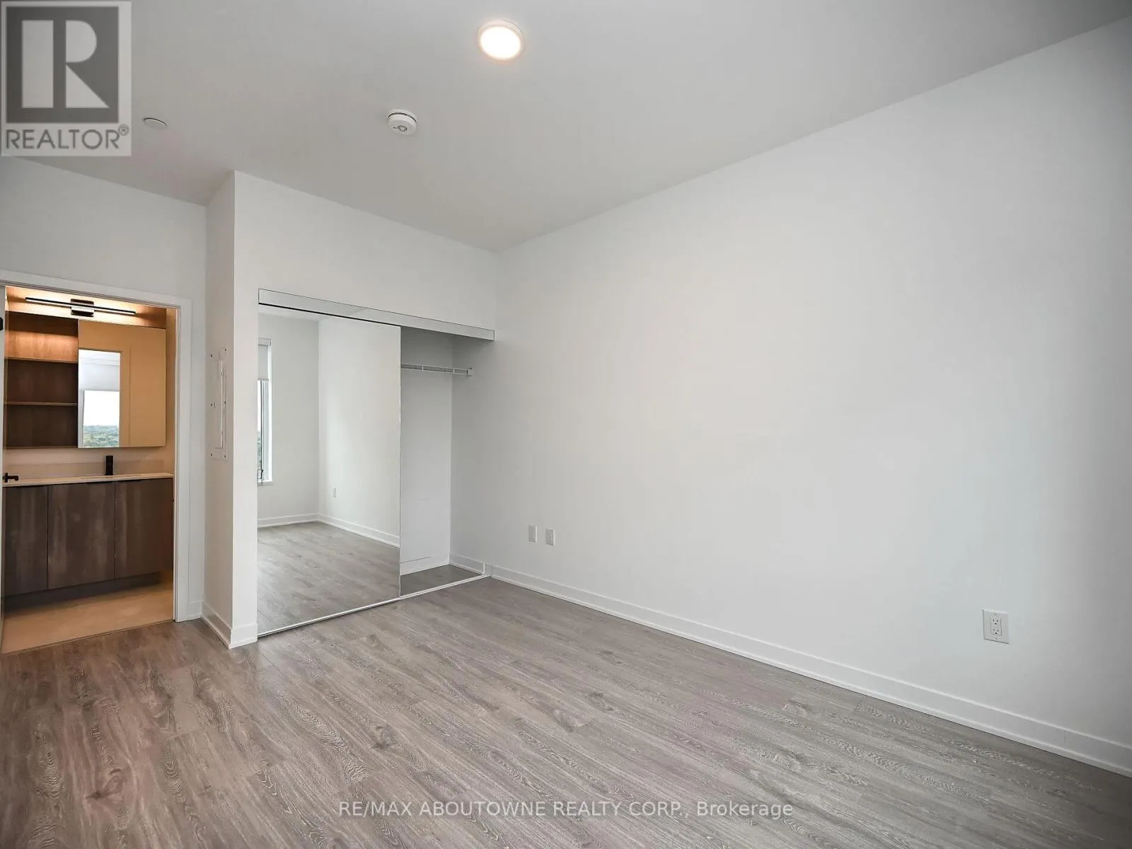 704 - 1495 EGLINTON AVENUE W