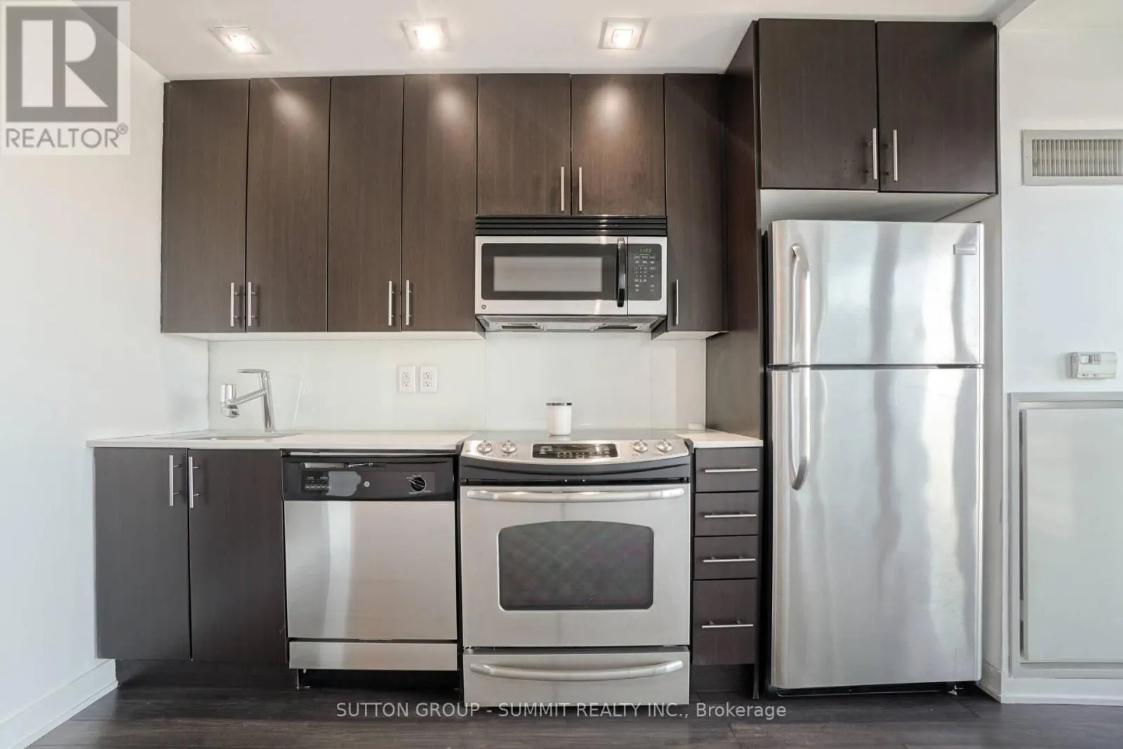 2822 - 165 LEGION ROAD N