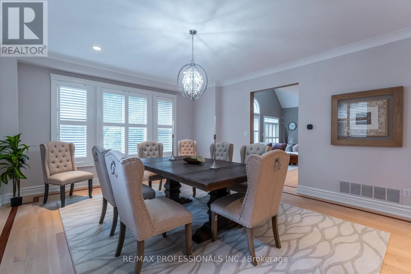 354 COUNTRY CLUB CRESCENT