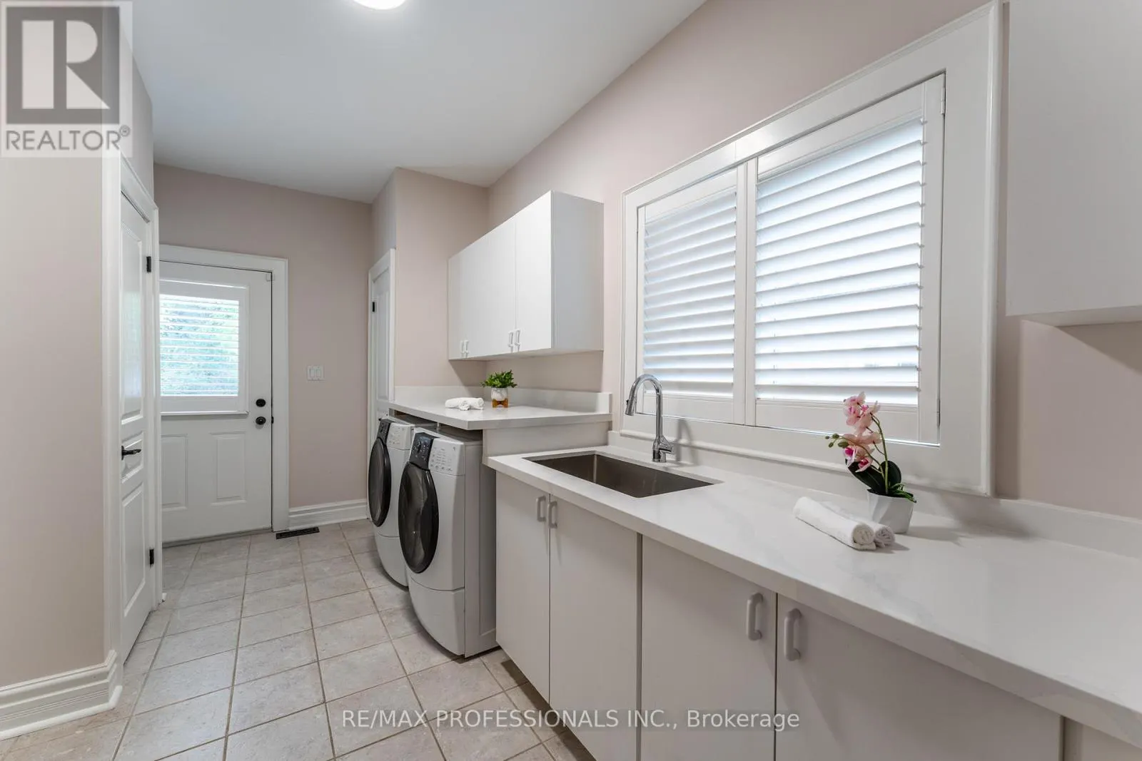 354 COUNTRY CLUB CRESCENT