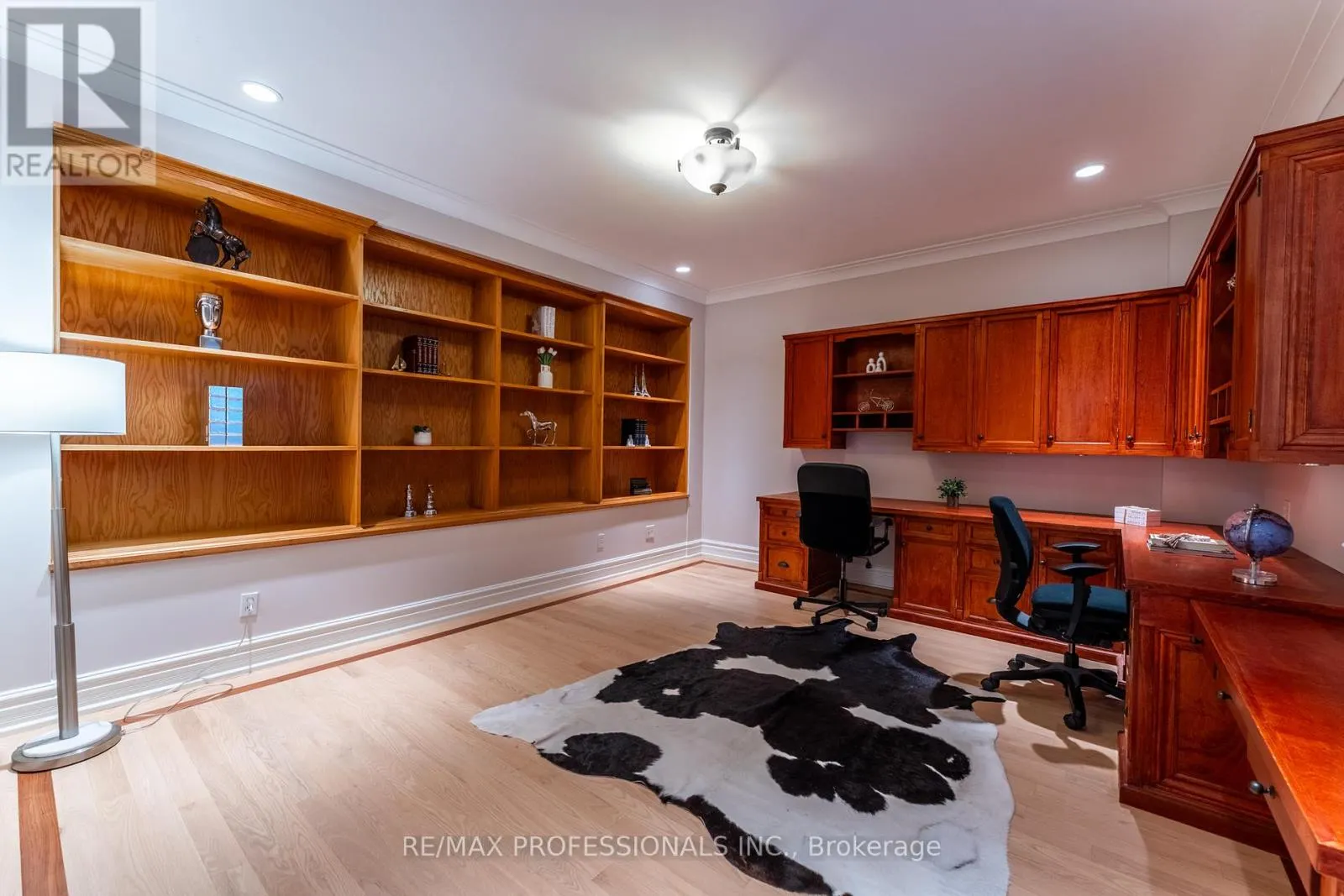 354 COUNTRY CLUB CRESCENT