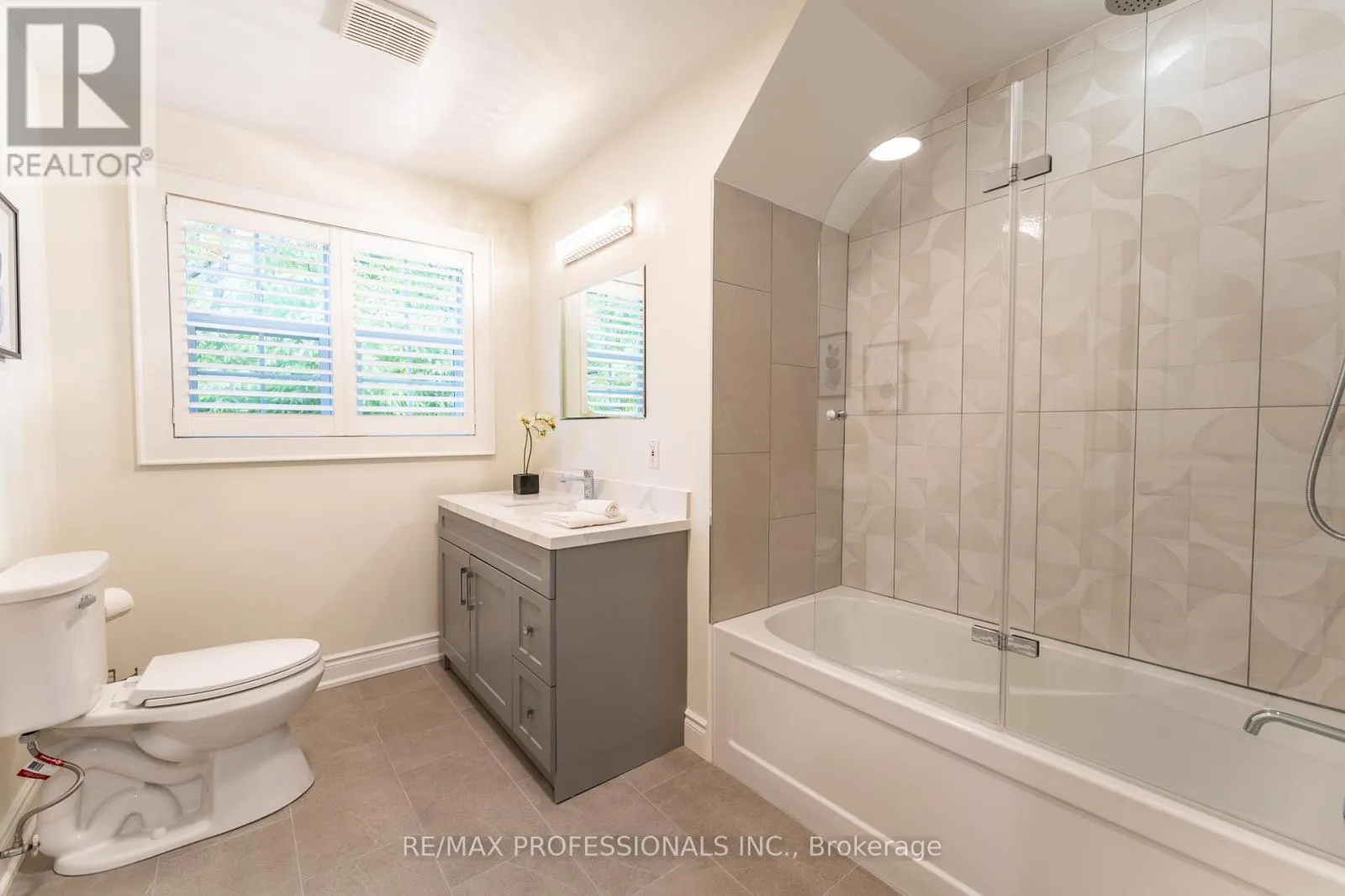 354 COUNTRY CLUB CRESCENT
