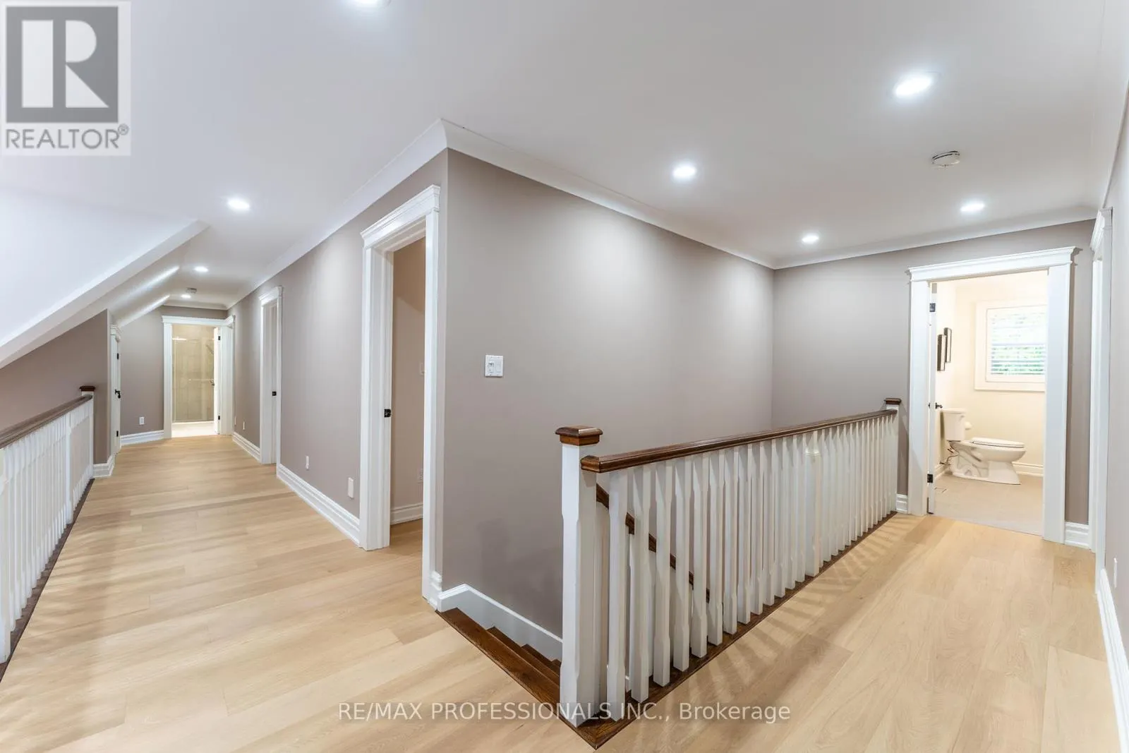 354 COUNTRY CLUB CRESCENT