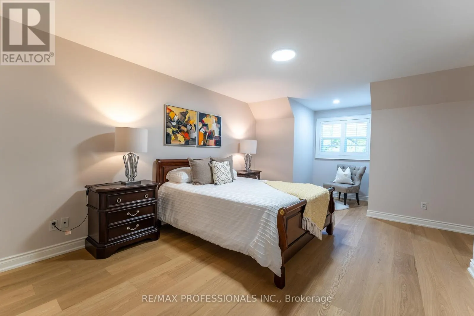 354 COUNTRY CLUB CRESCENT