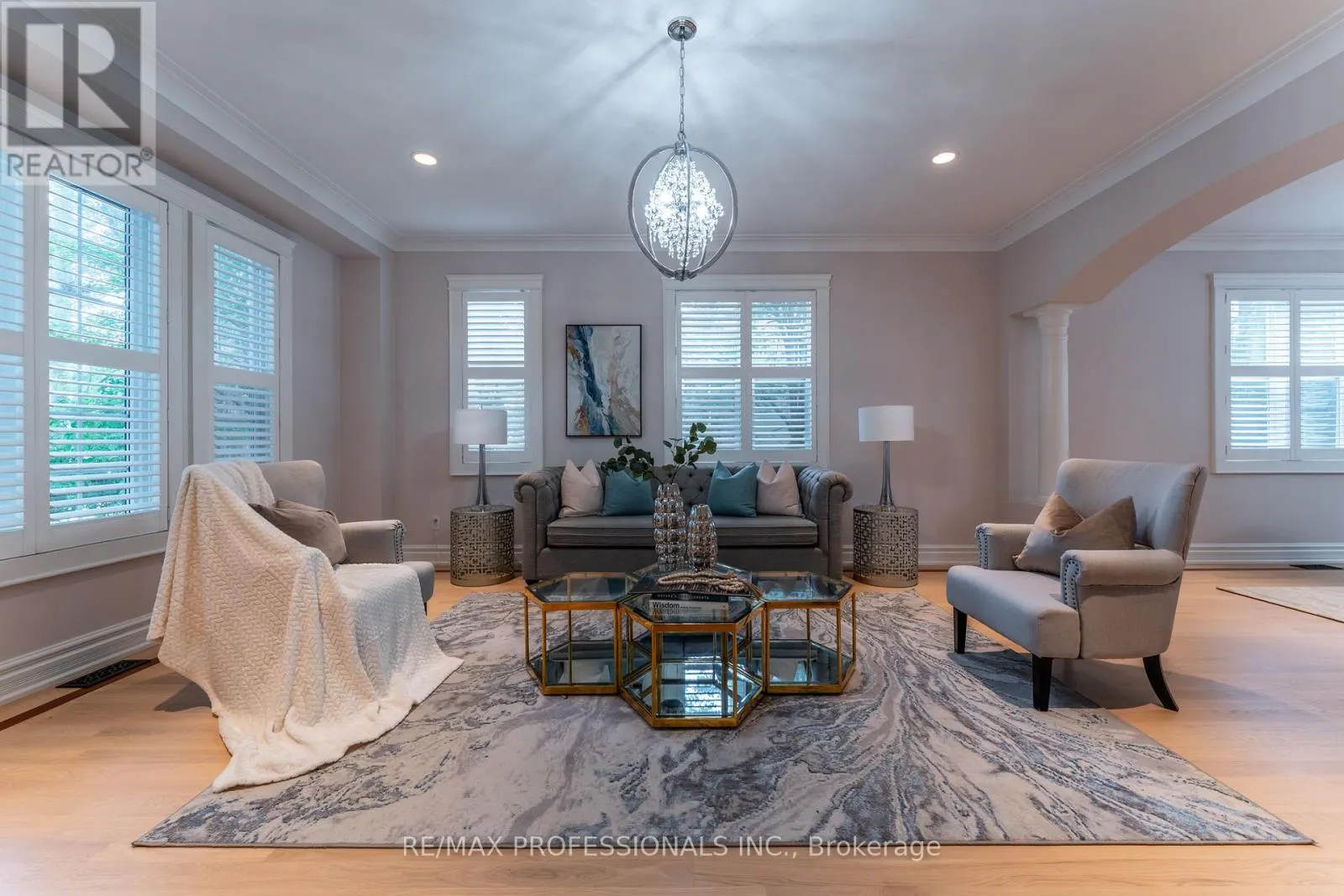 354 COUNTRY CLUB CRESCENT