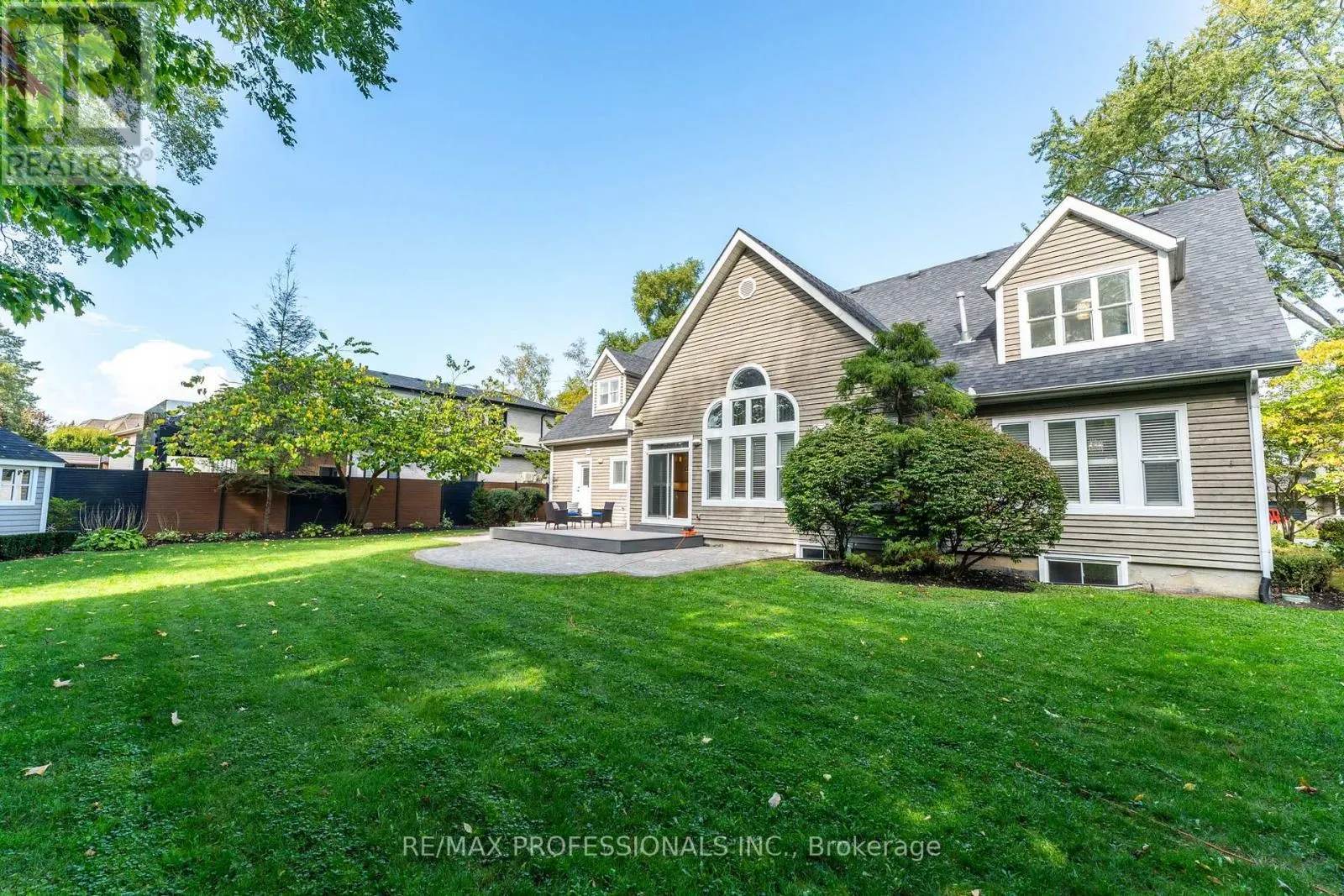 354 COUNTRY CLUB CRESCENT