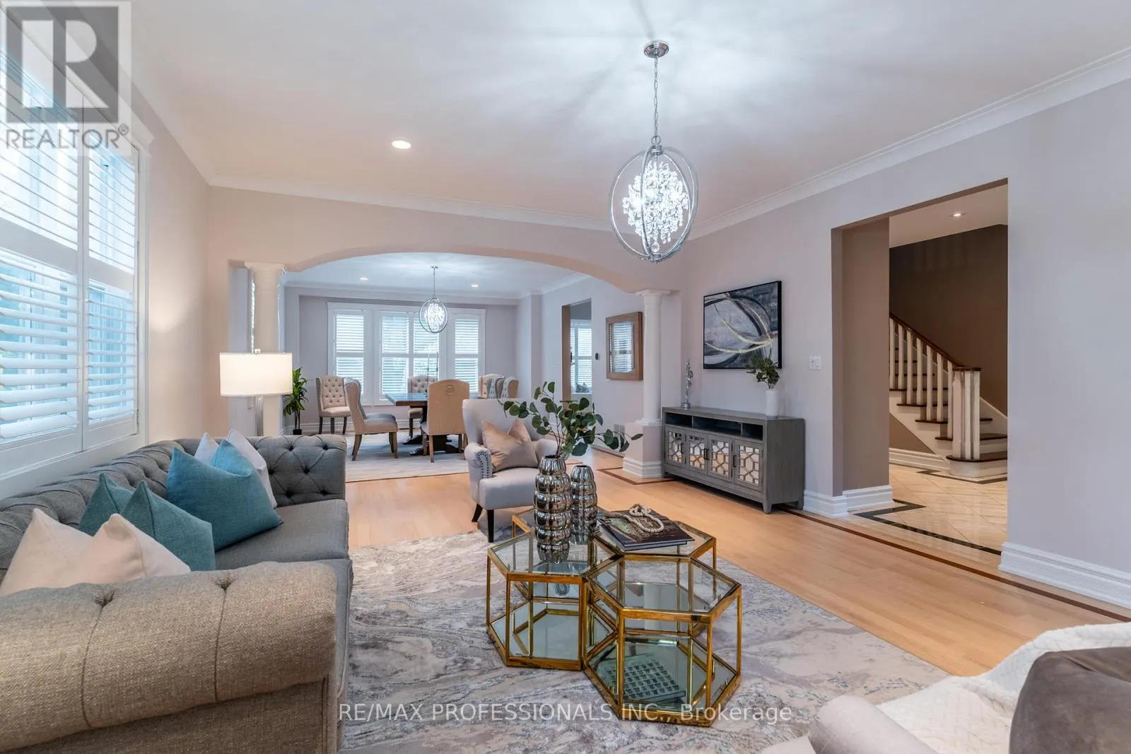 354 COUNTRY CLUB CRESCENT