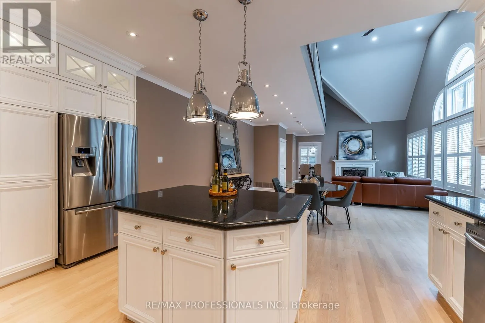354 COUNTRY CLUB CRESCENT