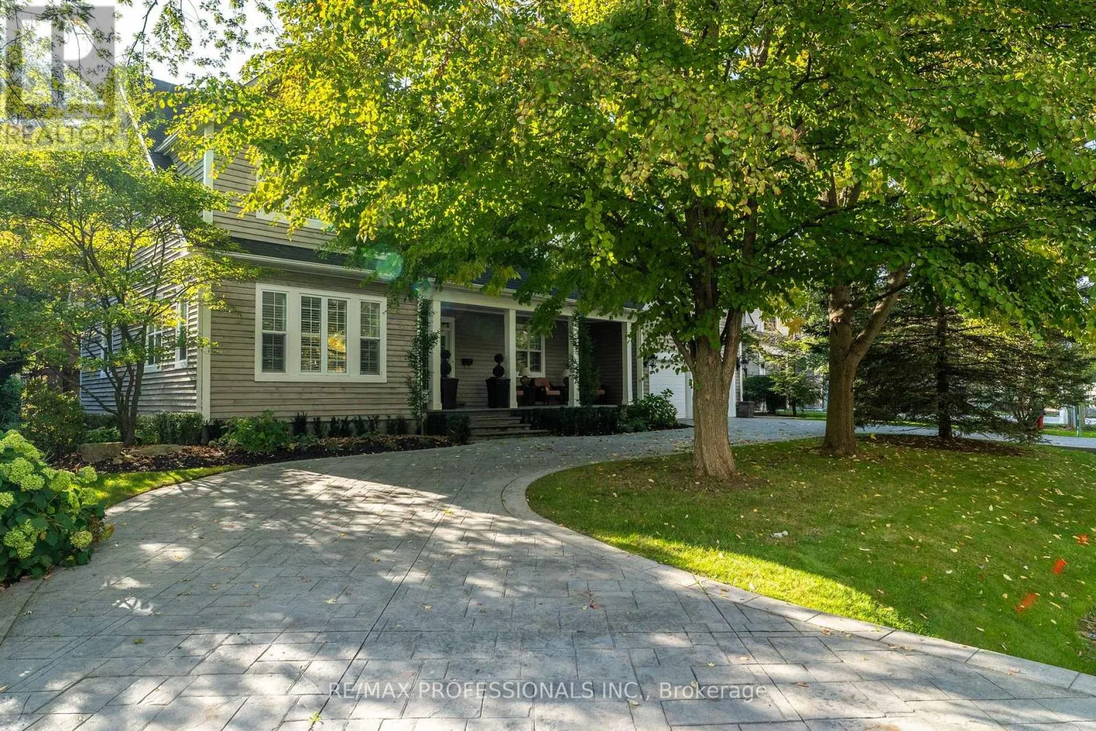 354 COUNTRY CLUB CRESCENT
