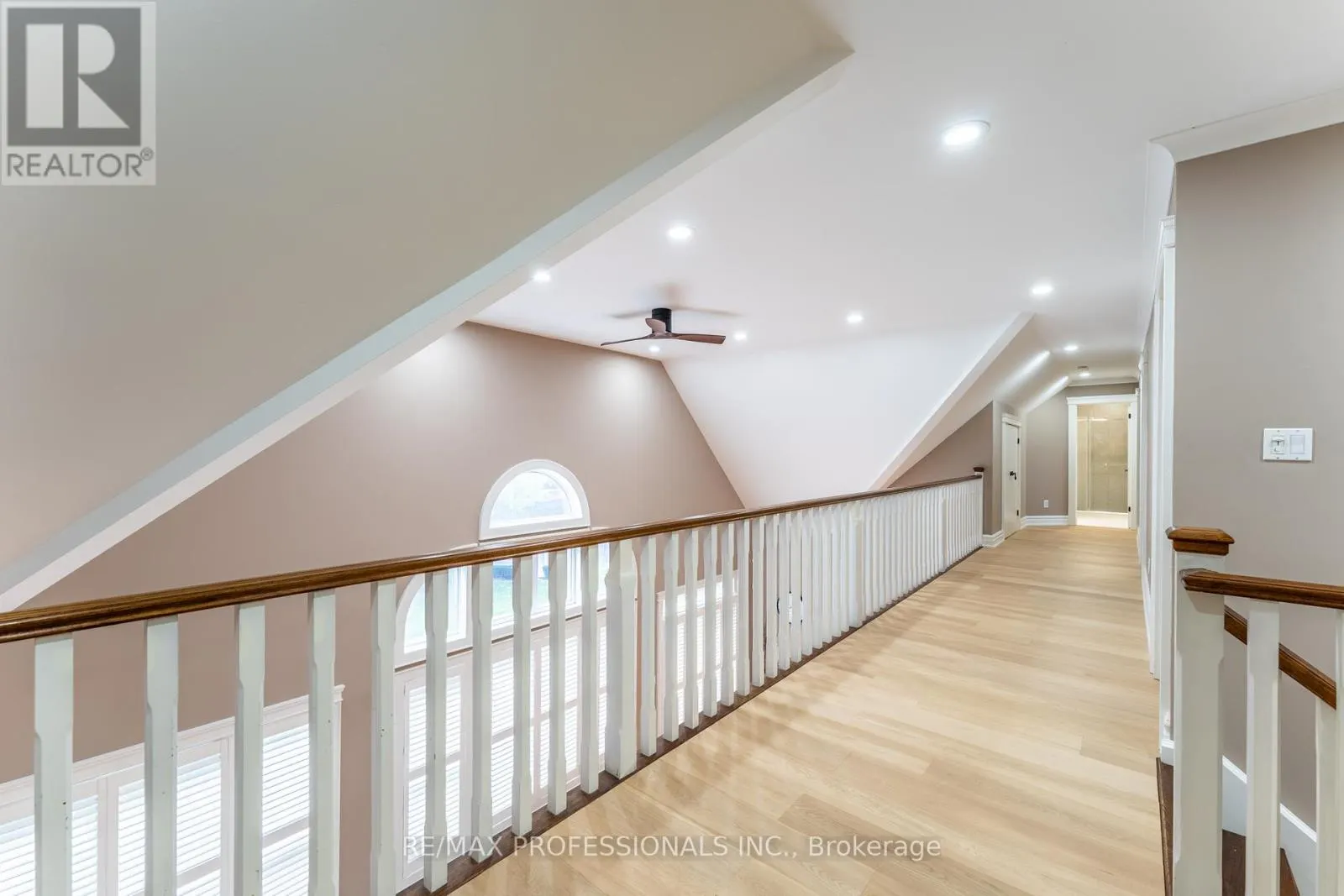 354 COUNTRY CLUB CRESCENT