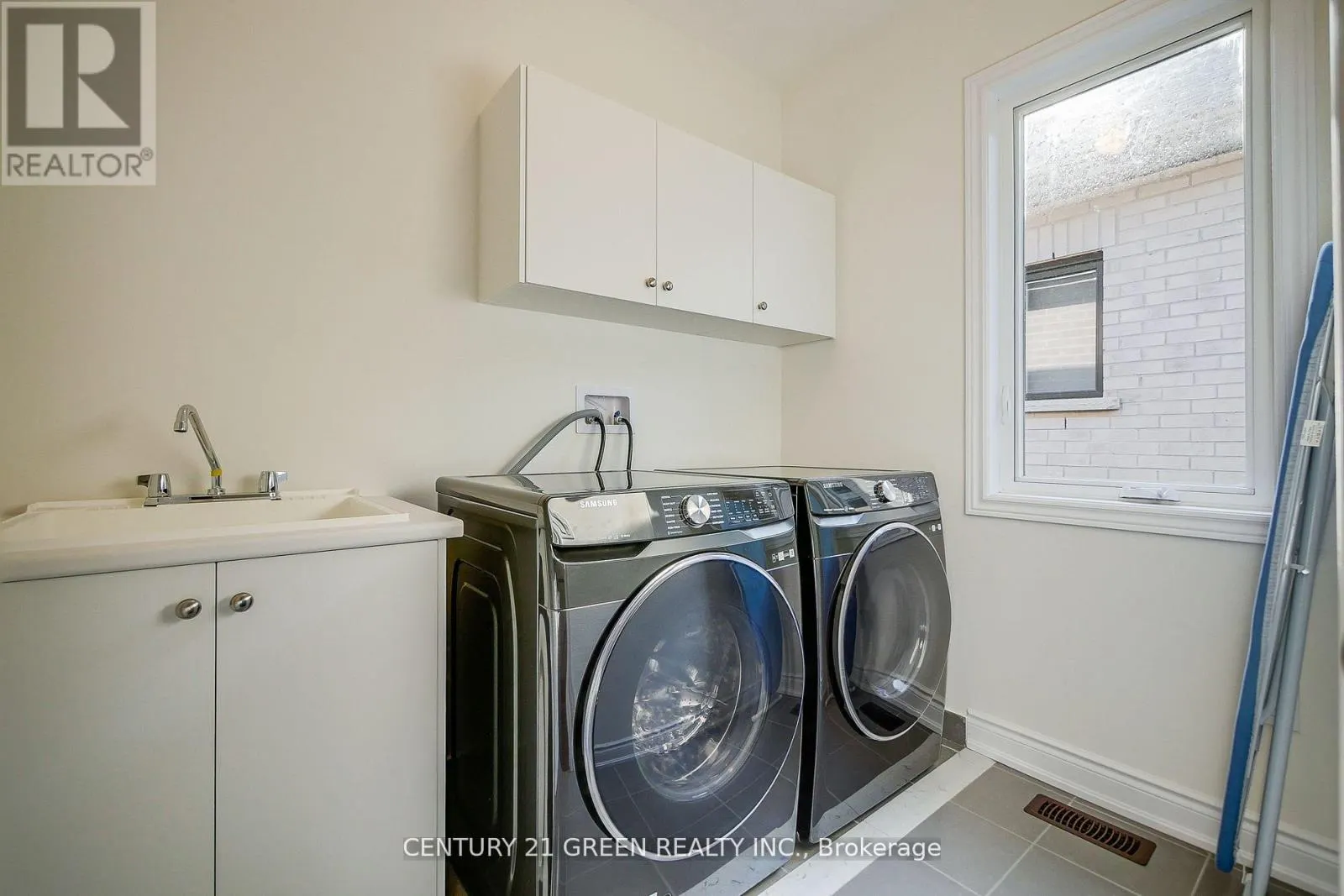 UPPER LEVEL - 36 BRENTWICK DRIVE