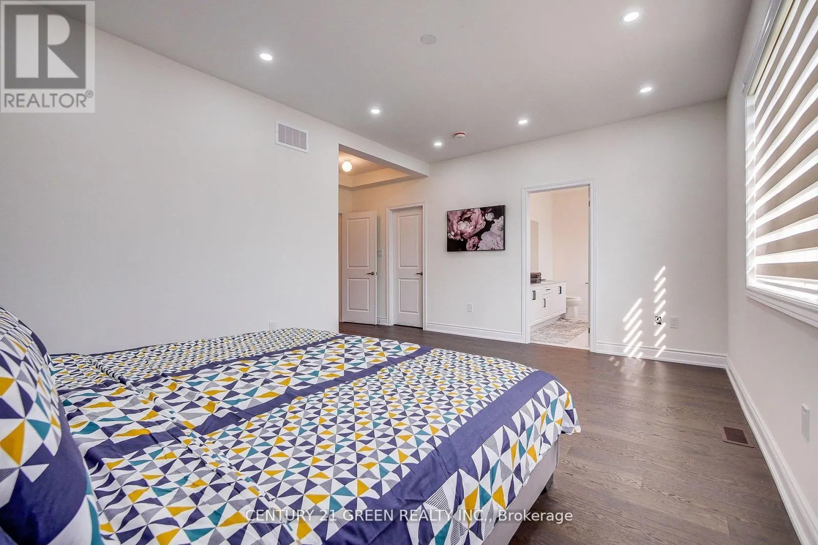 UPPER LEVEL - 36 BRENTWICK DRIVE