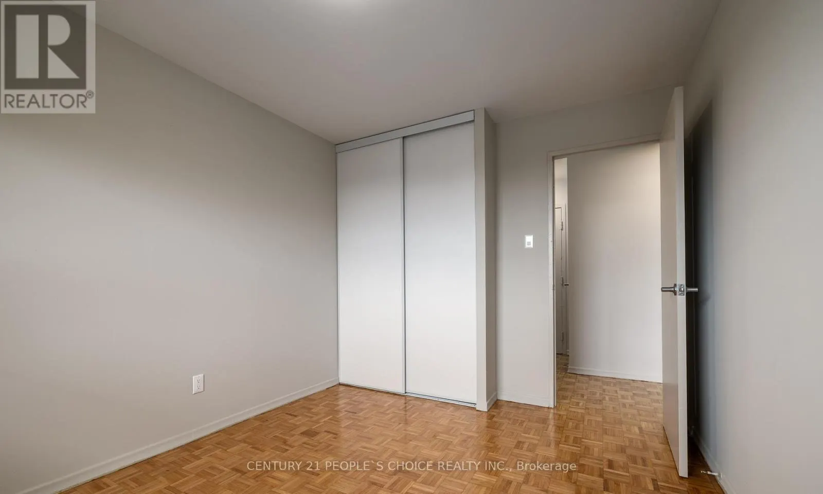 401 - 573 NORTH SERVICE ROAD