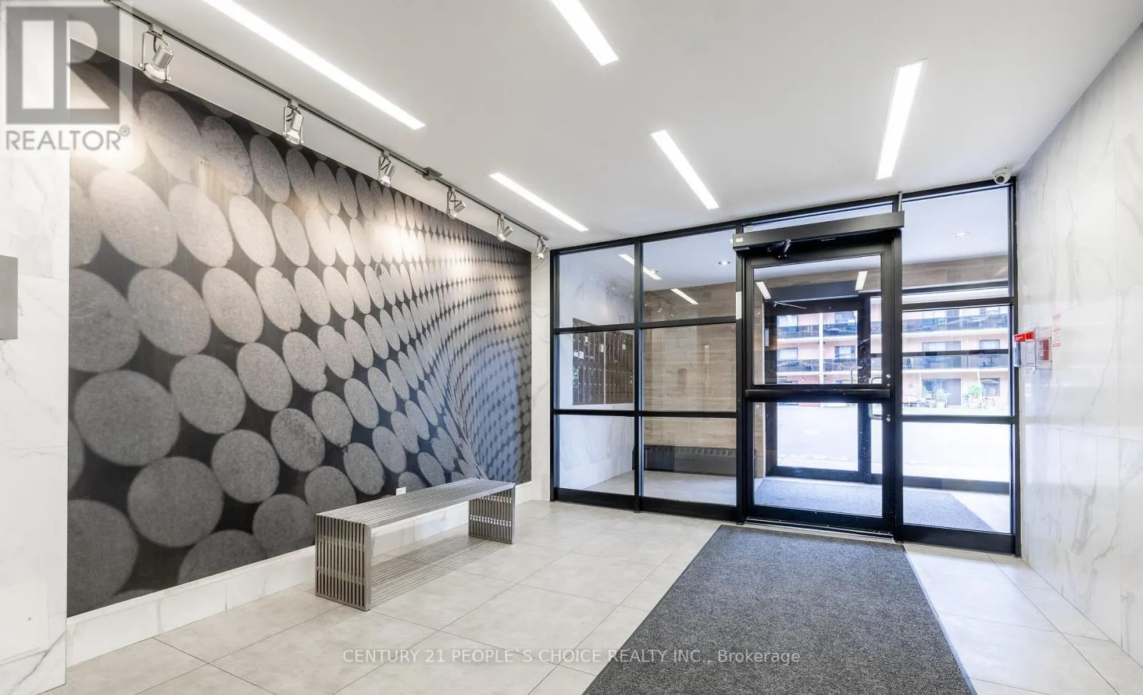 401 - 573 NORTH SERVICE ROAD