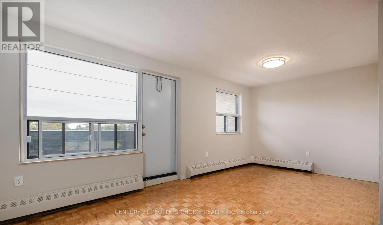 401 - 573 NORTH SERVICE ROAD