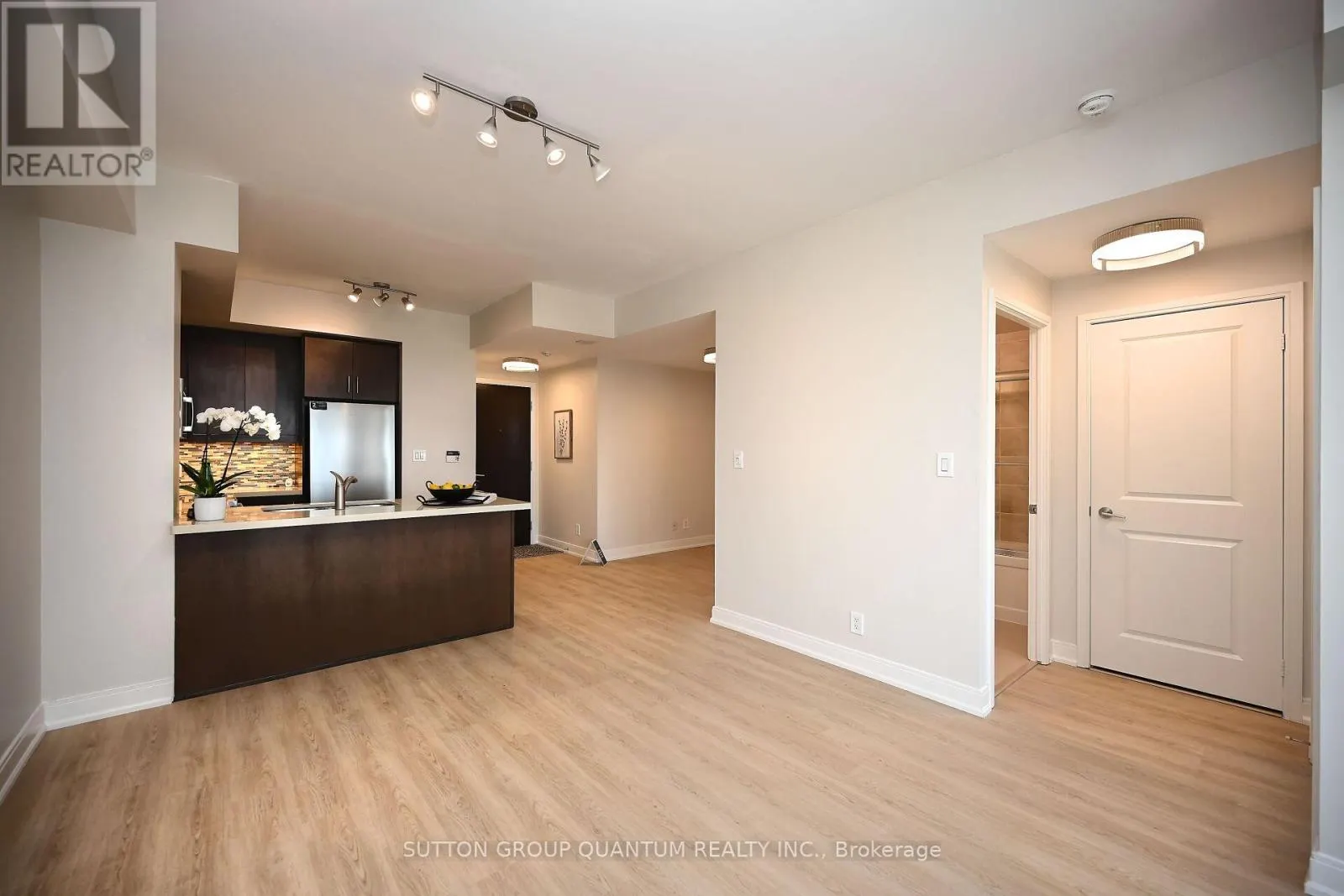 4207 - 60 ABSOLUTE AVENUE