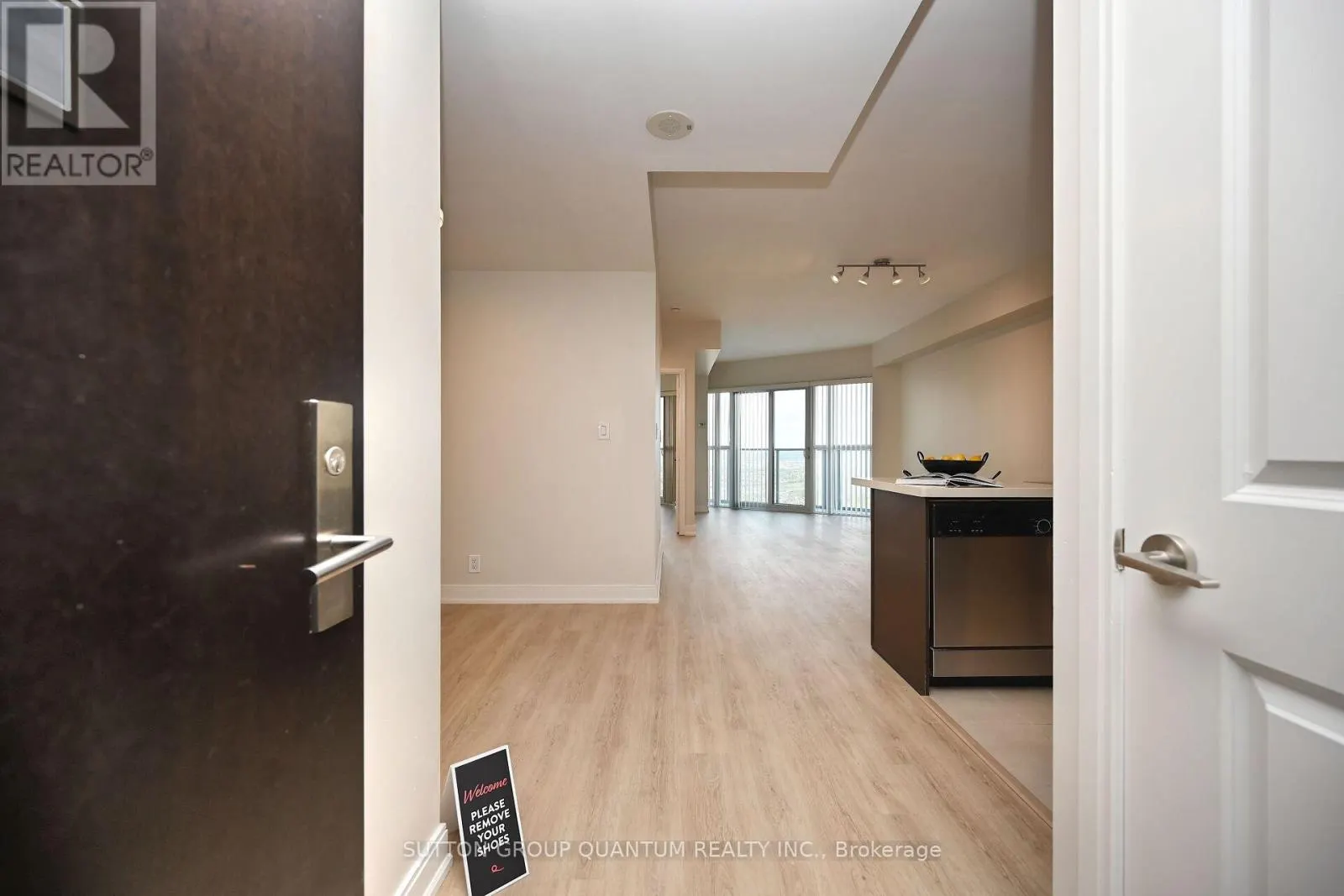 4207 - 60 ABSOLUTE AVENUE