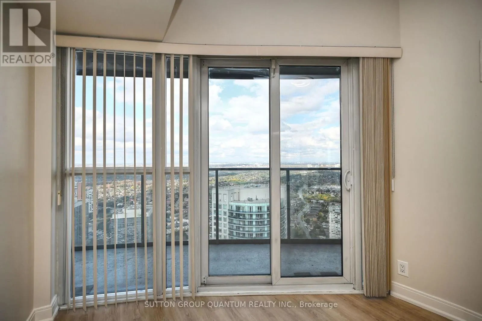 4207 - 60 ABSOLUTE AVENUE