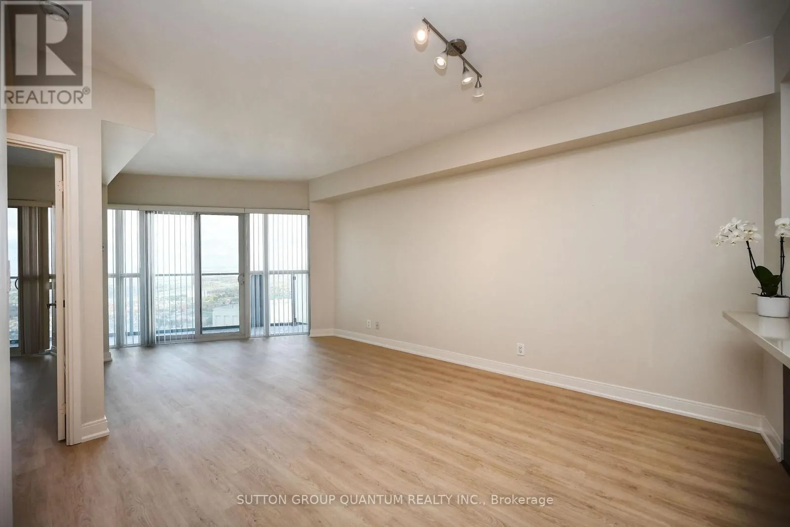 4207 - 60 ABSOLUTE AVENUE
