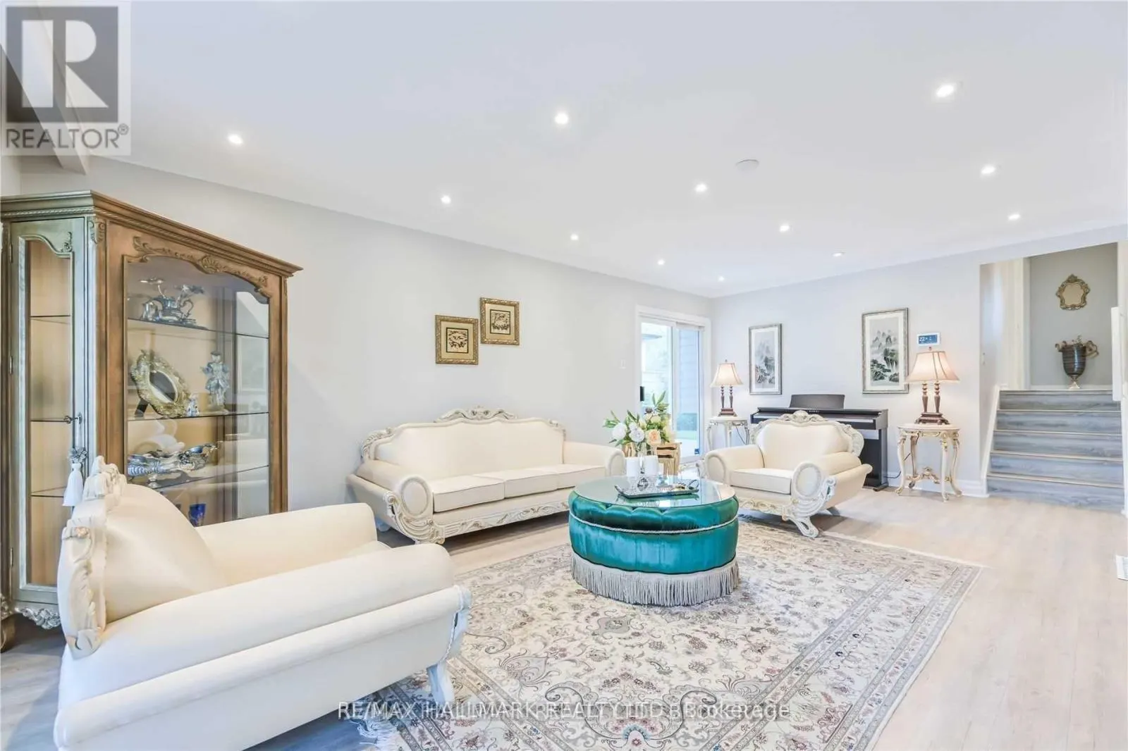 687 ARTREVA CRESCENT