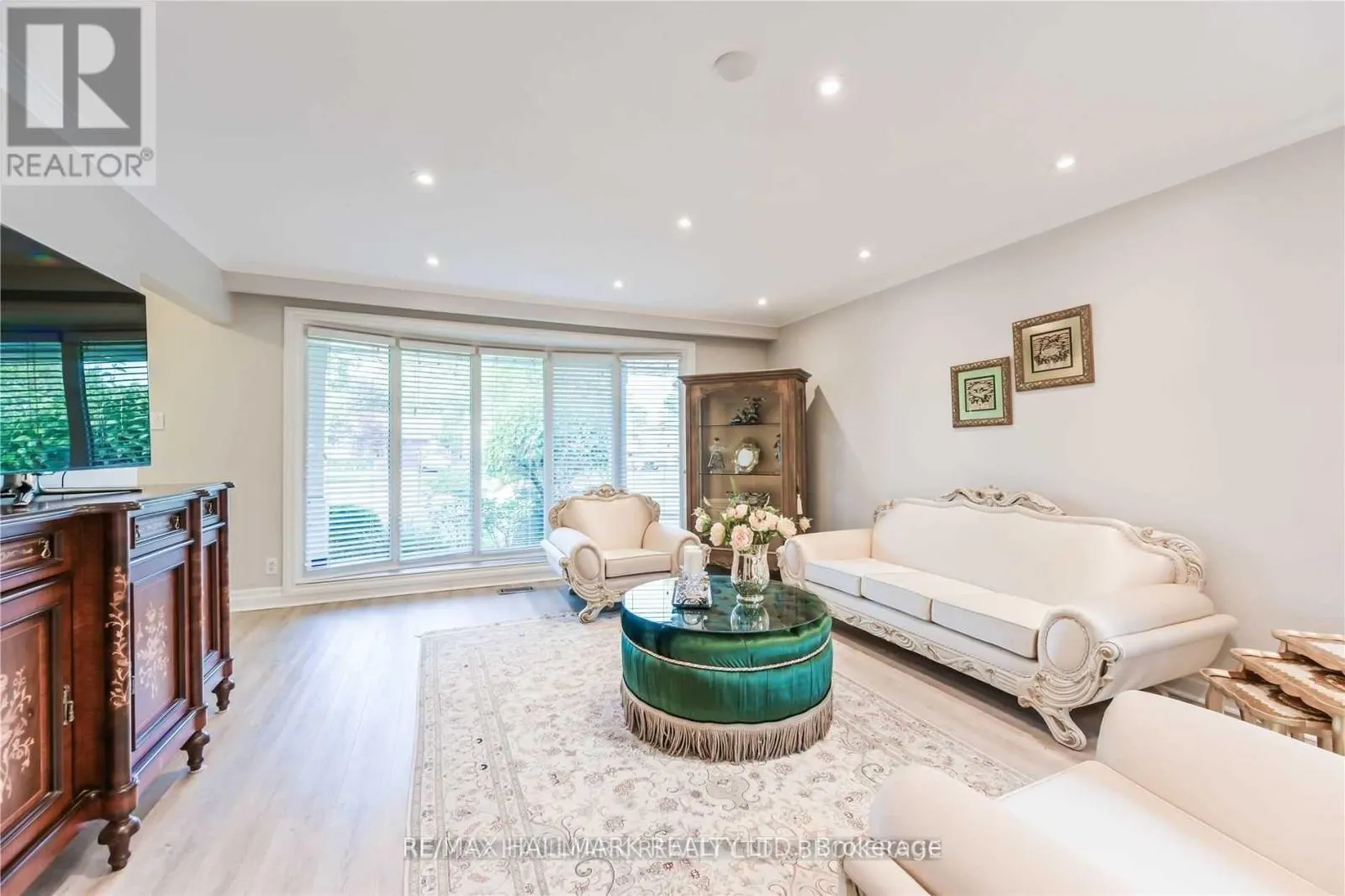 687 ARTREVA CRESCENT