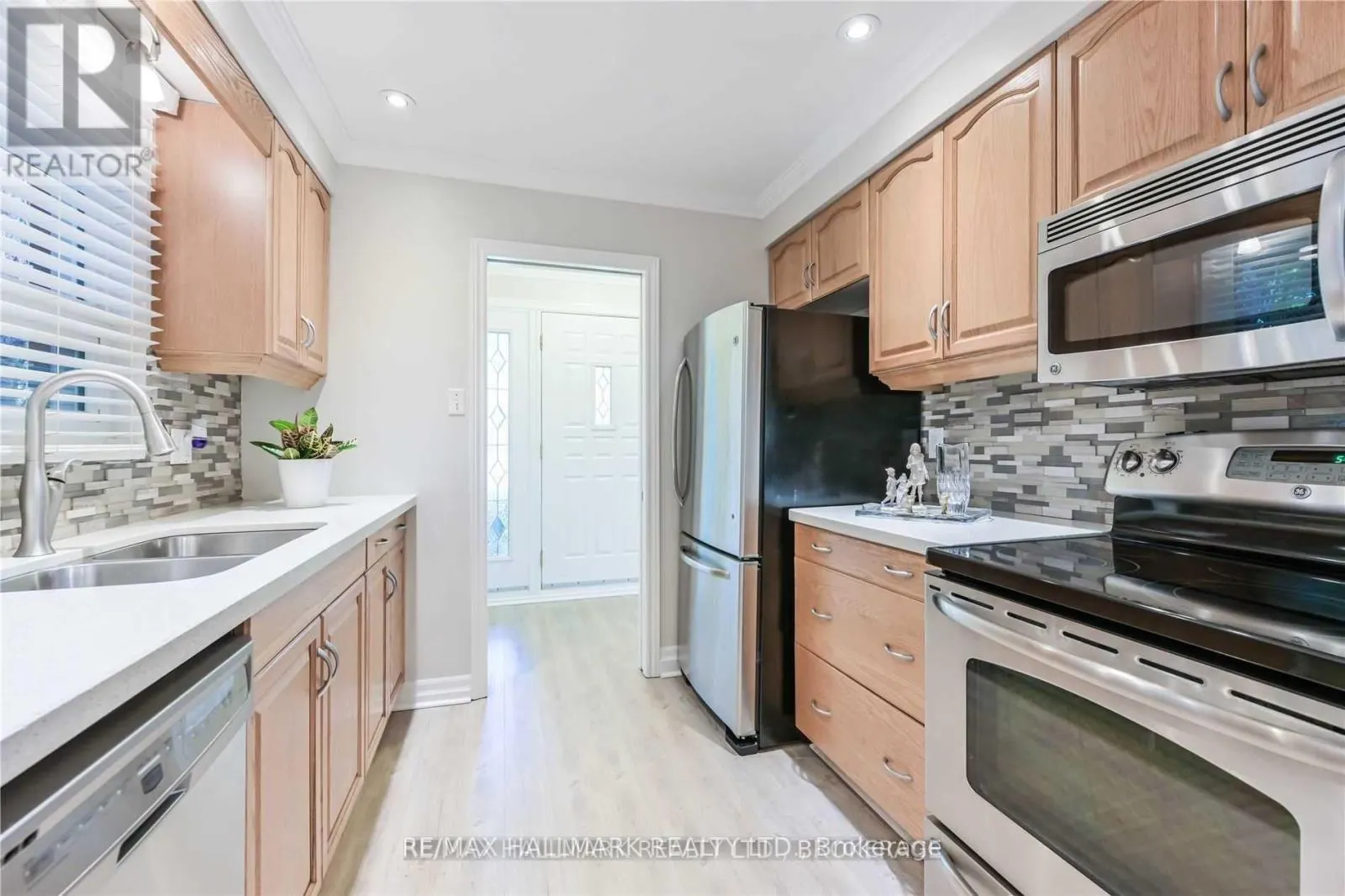 687 ARTREVA CRESCENT