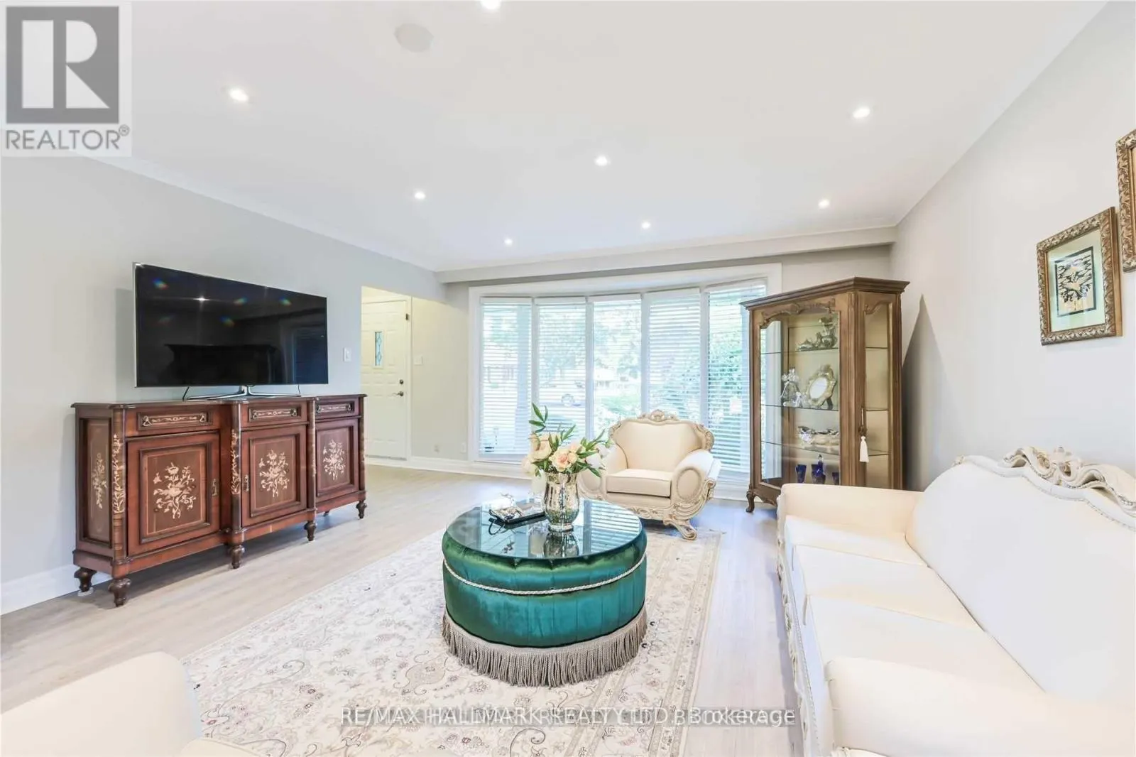 687 ARTREVA CRESCENT