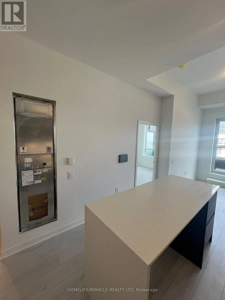 203 - 395 DUNDAS STREET