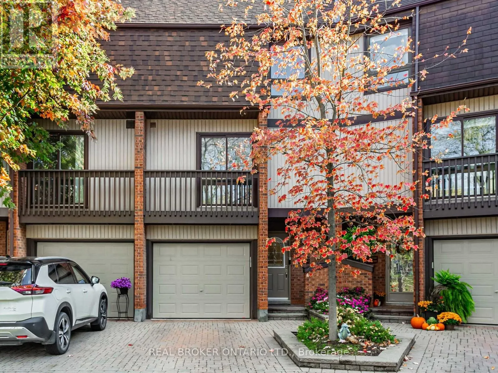 27 - 1060 WALDEN CIRCLE
