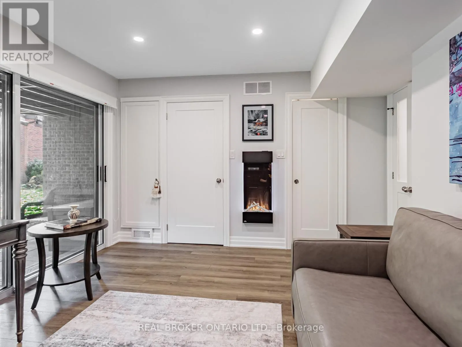 27 - 1060 WALDEN CIRCLE